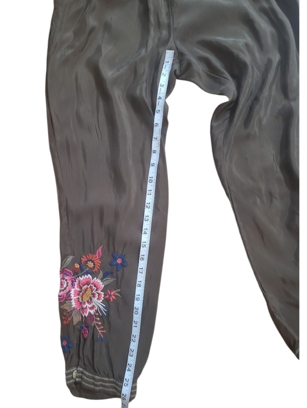 Johnny Was Olive Green Margo Satin Embroidered Jogger Pants Boho M - Picture 7 of 9